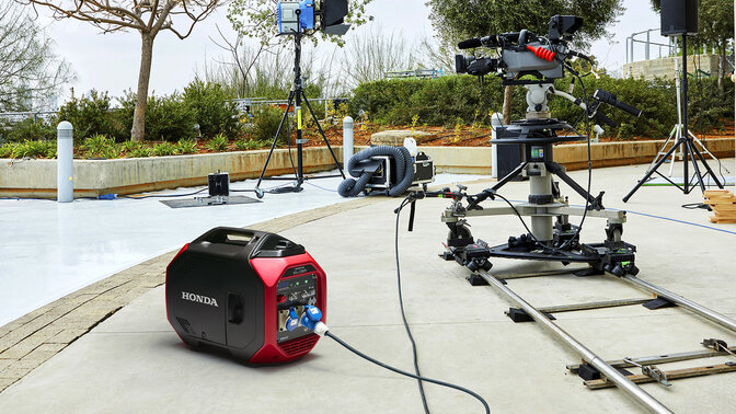 Strømaggregat effekt < 4,2 kVA 230V Bensin