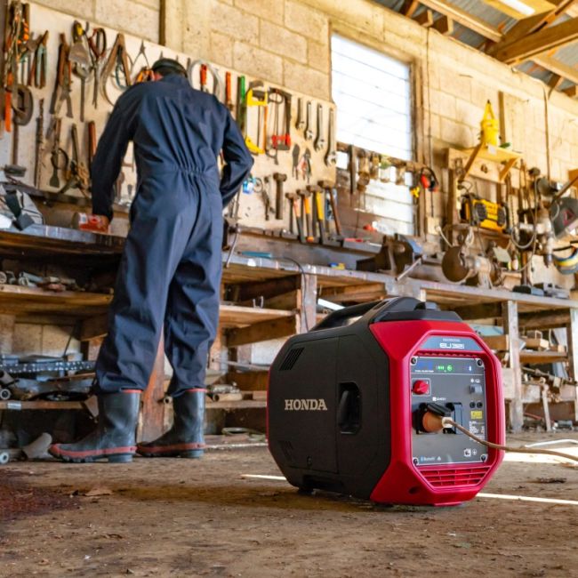 Strømaggregat effekt < 4,2 kVA 230V Bensin