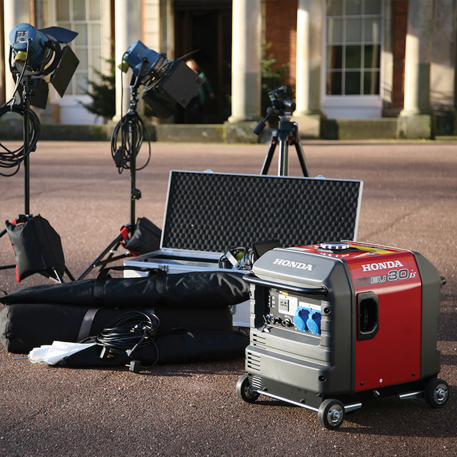 Strømaggregat effekt < 4,2 kVA 230V Bensin