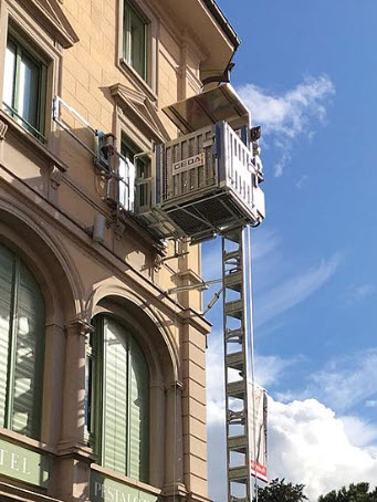 Person og materialheis kapasitet < 700 kg Person og materialheis kapasitet < 700 kg