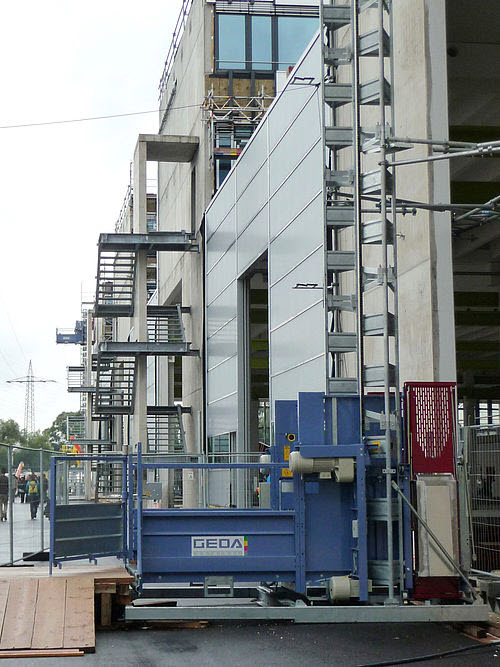 Person og materialheis kapasitet < 2000 kg Person og materialheis kapasitet < 2000 kg